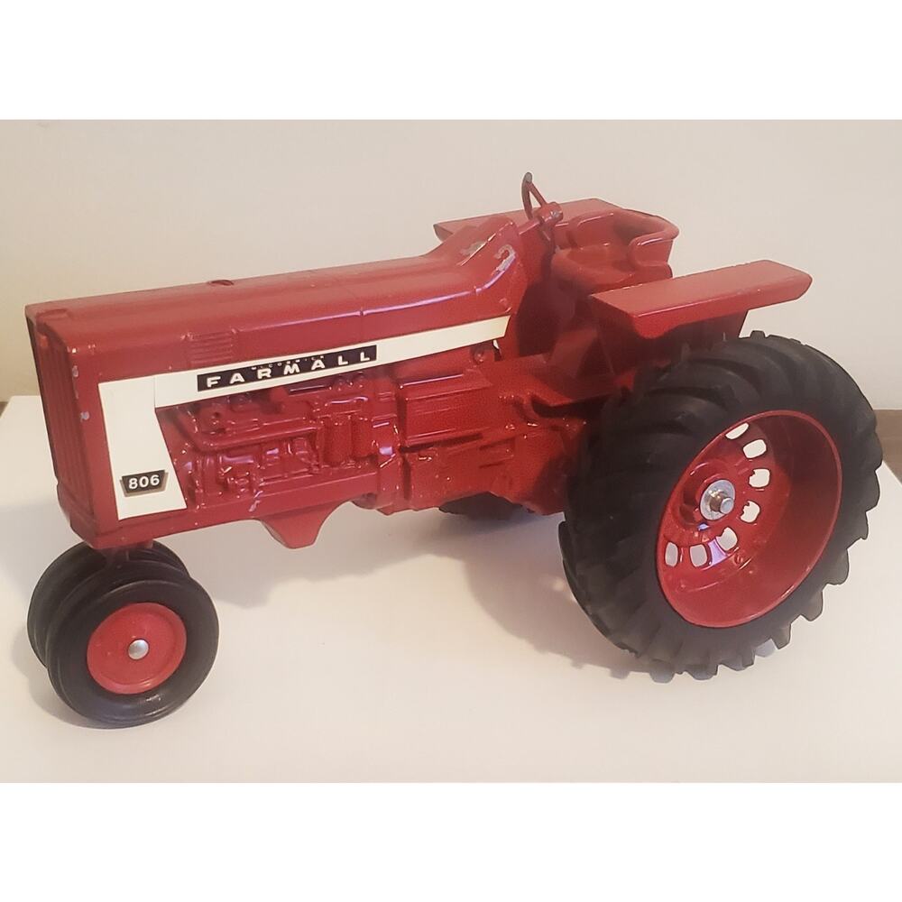 Ertl 1966 Farmall 806 Flat Fender Repaint 1/16